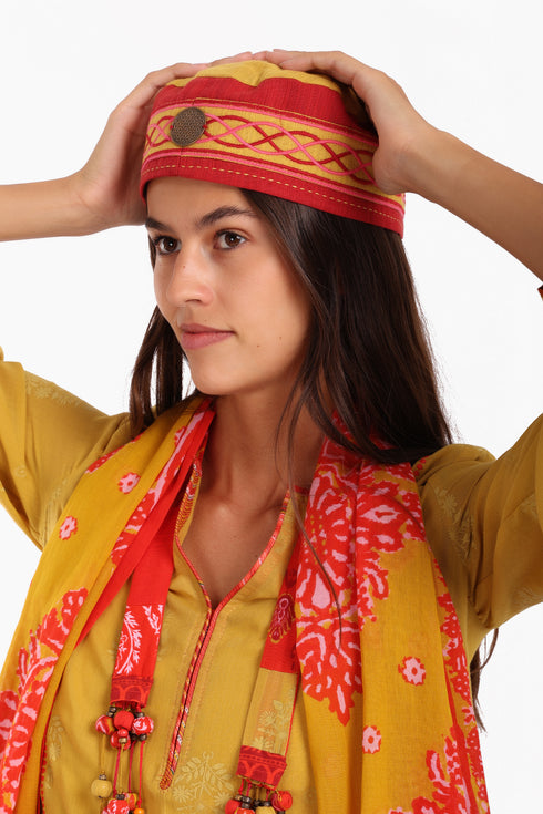 Double sided hat in cotton embroidered