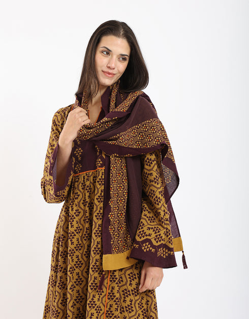 Plain light cotton scarf with printed borders