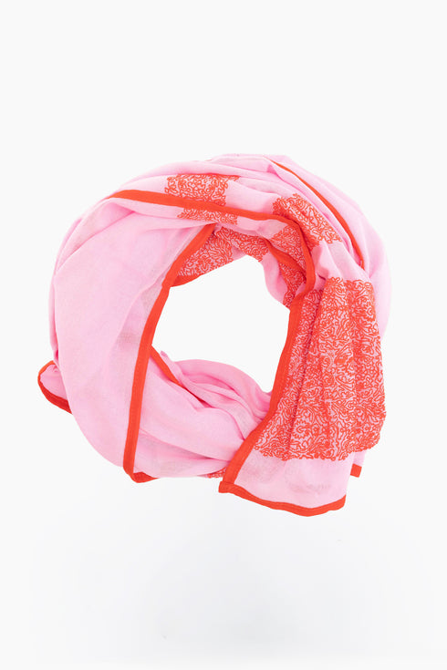 Embroidered shawl in cotton gauze.