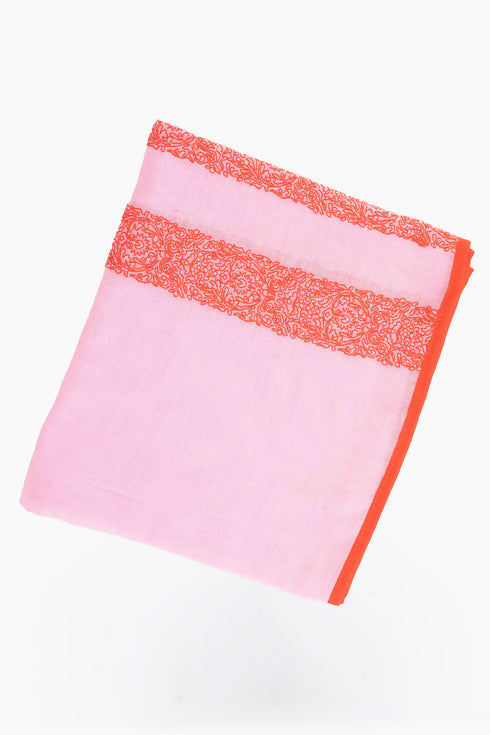 Embroidered shawl in cotton gauze.