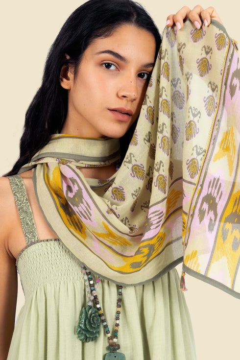 Scarf in printed cotton gauze with tassels