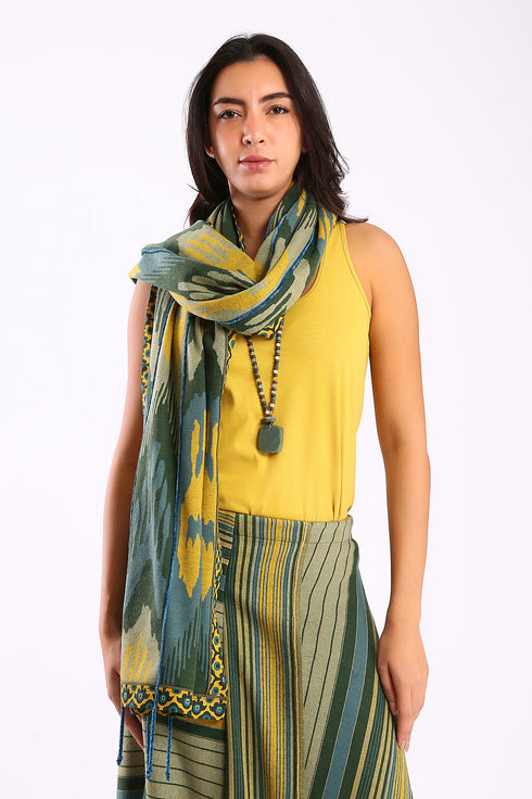 Shawl in patterned jacquard with tassels