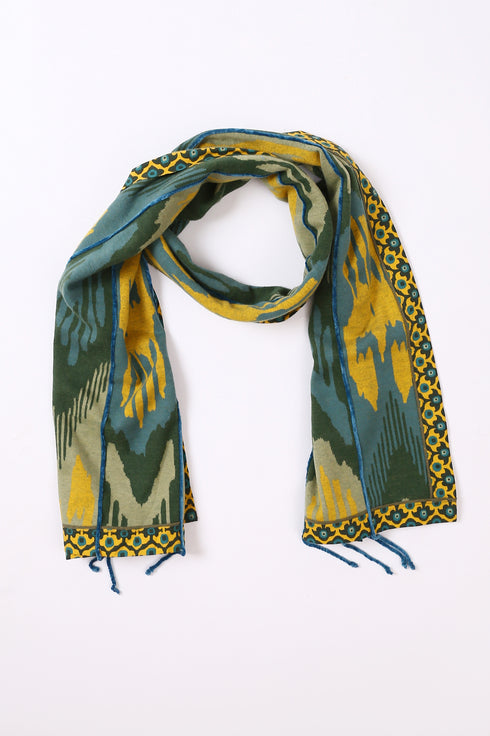 Shawl in patterned jacquard with tassels