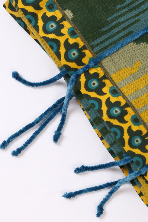 Shawl in patterned jacquard with tassels