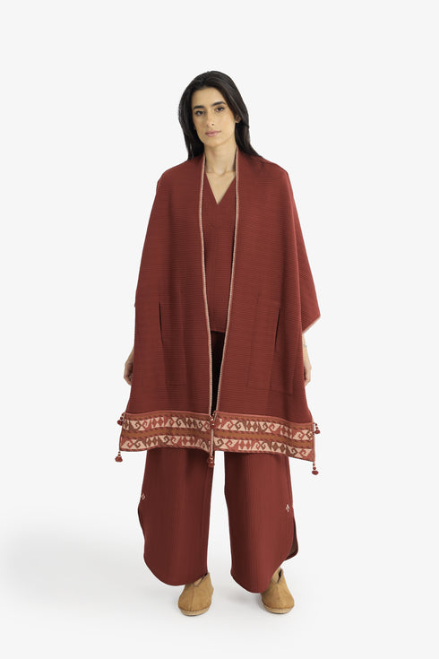 Reversible quilted shawl with pockets and tassels
