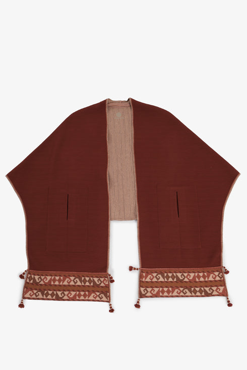 Reversible quilted shawl with pockets and tassels