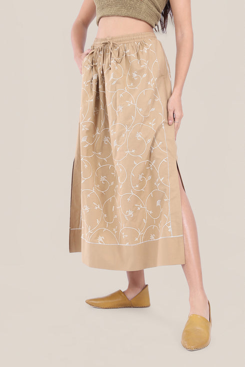 Embroidered cotton skirt with pockets