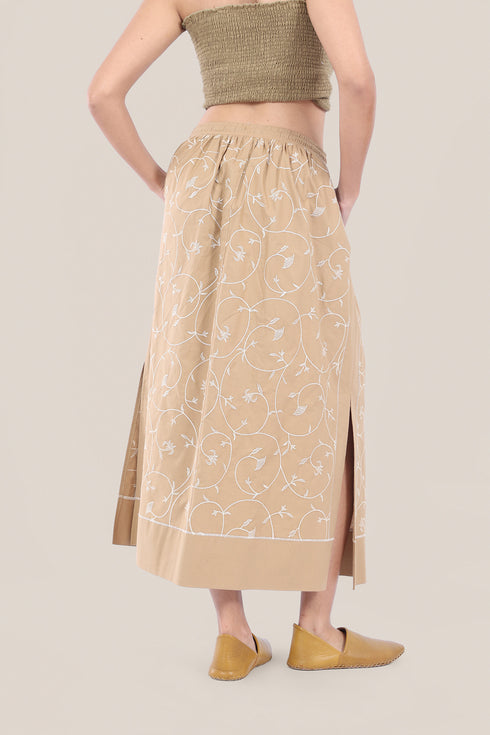 Embroidered cotton skirt with pockets