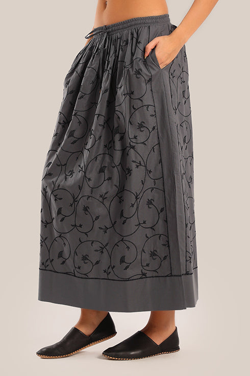 Embroidered cotton skirt with pockets