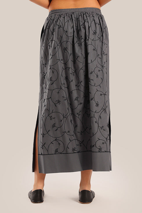 Embroidered cotton skirt with pockets