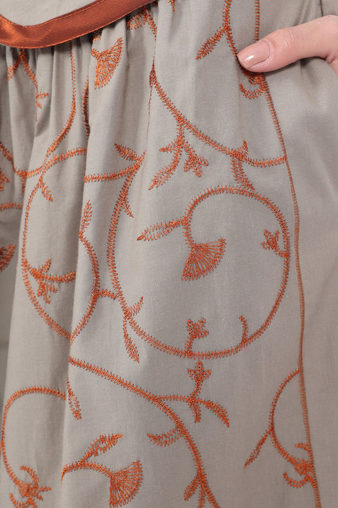 Embroidered cotton skirt with pockets