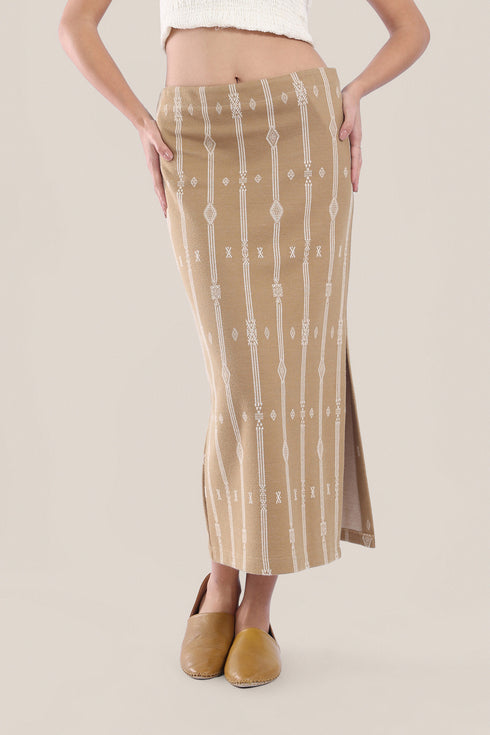 Slim fitting jacquard skirt