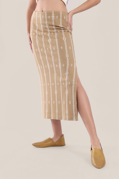 Slim fitting jacquard skirt
