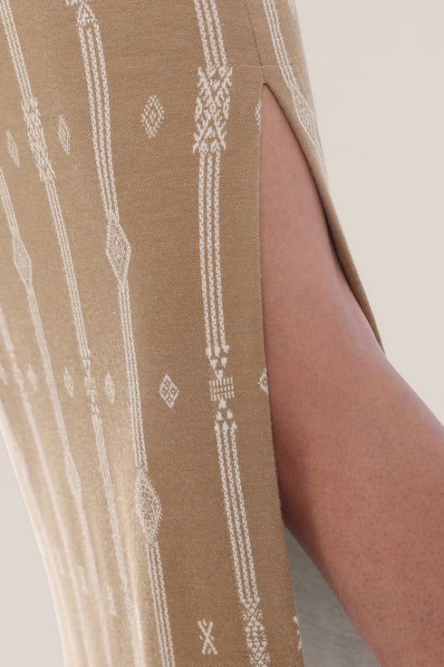 Slim fitting jacquard skirt