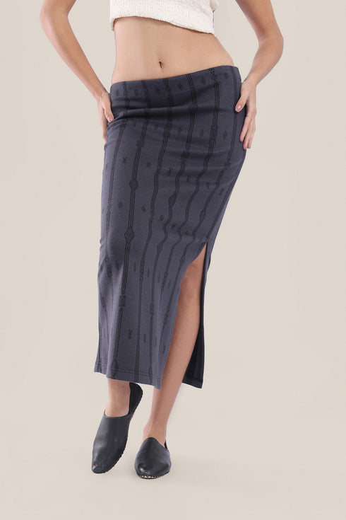 Slim fitting jacquard skirt