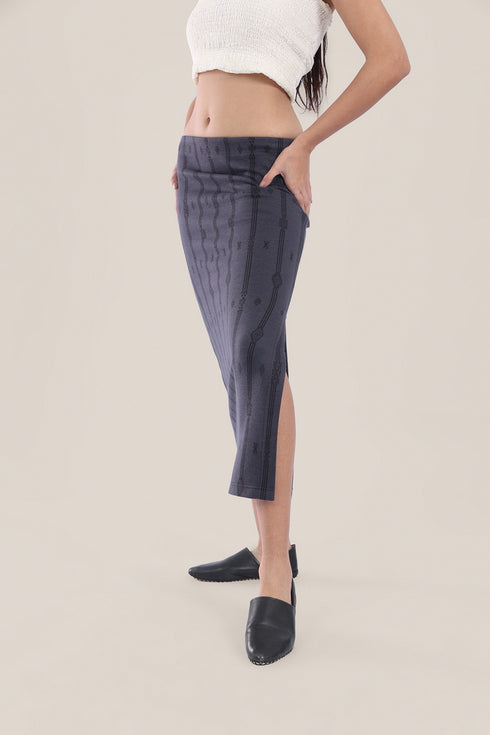 Slim fitting jacquard skirt