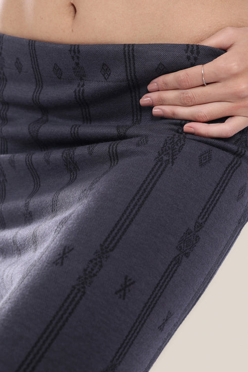 Slim fitting jacquard skirt