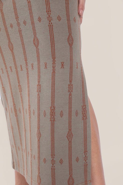 Slim fitting jacquard skirt