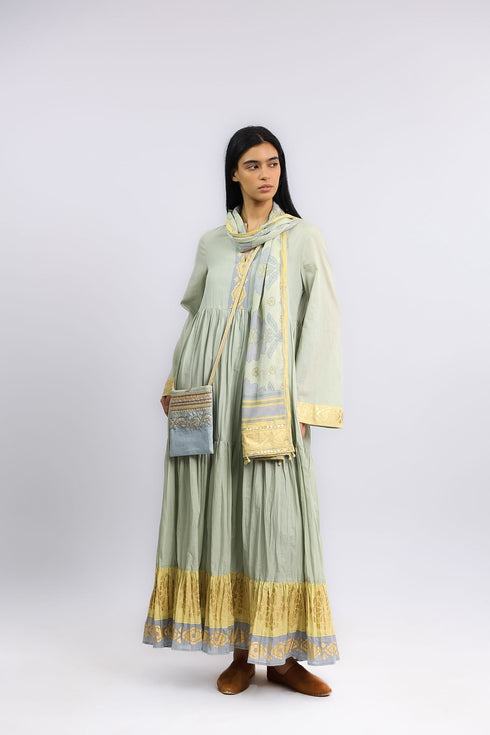 Linen embellished crossbody bag with knit gold strap