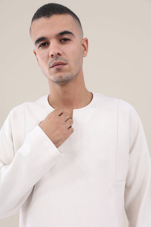 Round neckline sweater with slit