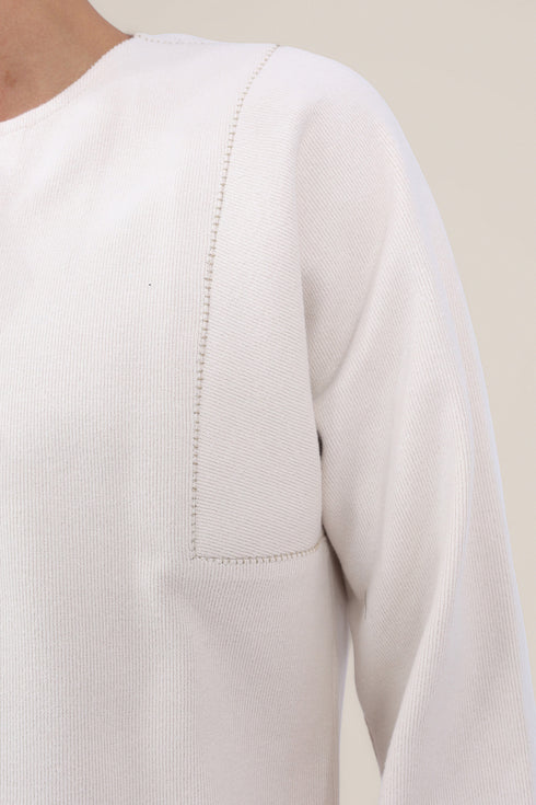 Round neckline sweater with slit