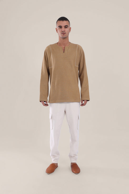 Round neckline sweater with slit