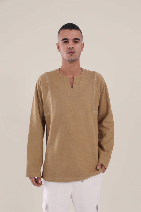 Round neckline sweater with slit