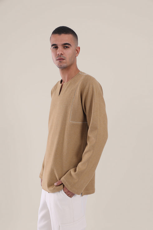 Round neckline sweater with slit