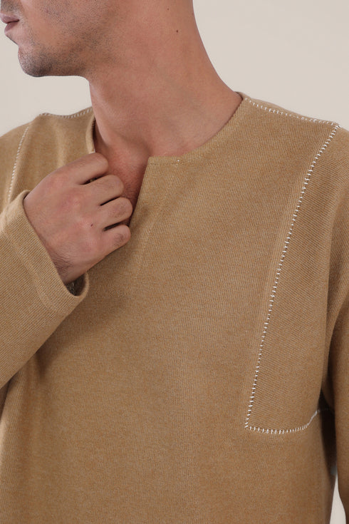 Round neckline sweater with slit