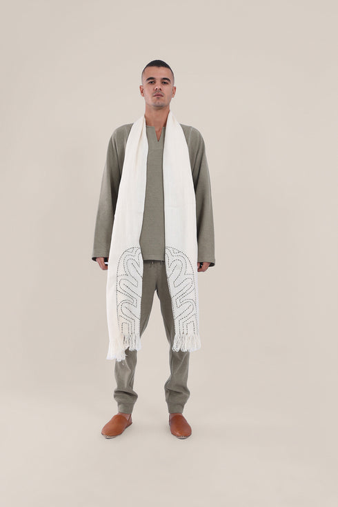 Round neckline sweater with slit