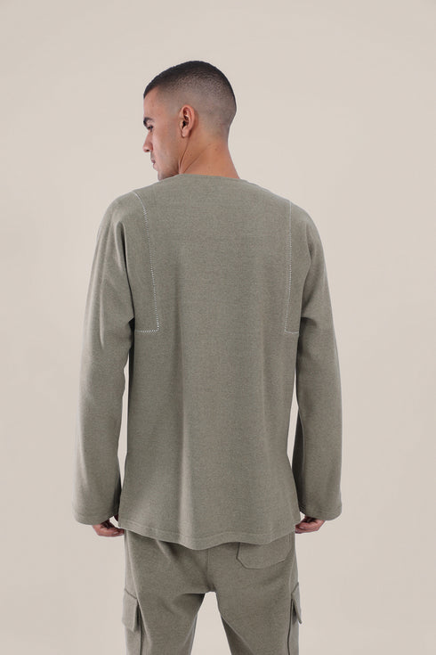 Round neckline sweater with slit