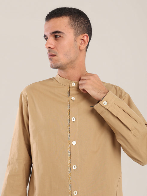 Cotton button-down shirt with long sleeves