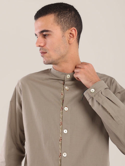 Cotton button-down shirt with long sleeves