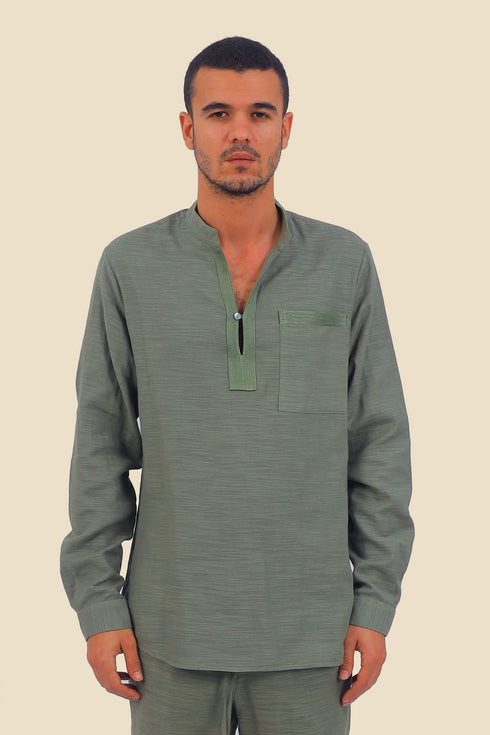 Shirt in cotton slub with high collar with slit