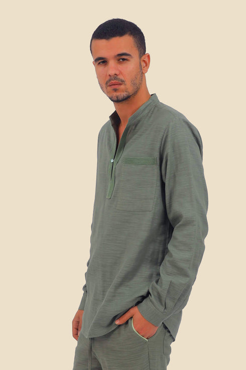 Shirt in cotton slub with high collar with slit