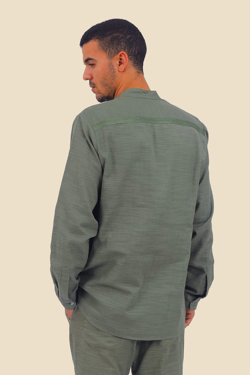 Shirt in cotton slub with high collar with slit