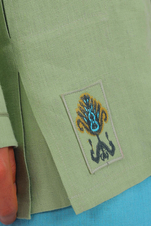 Embroidered shirt in linen with button down