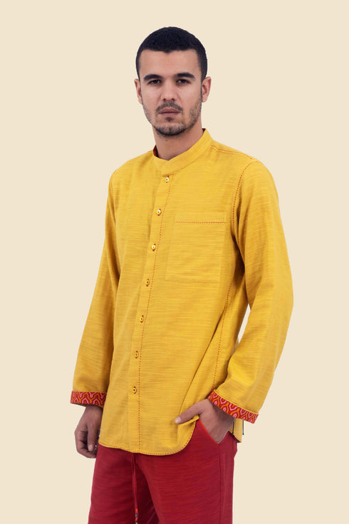 Shirt in cotton with contrast color stitching