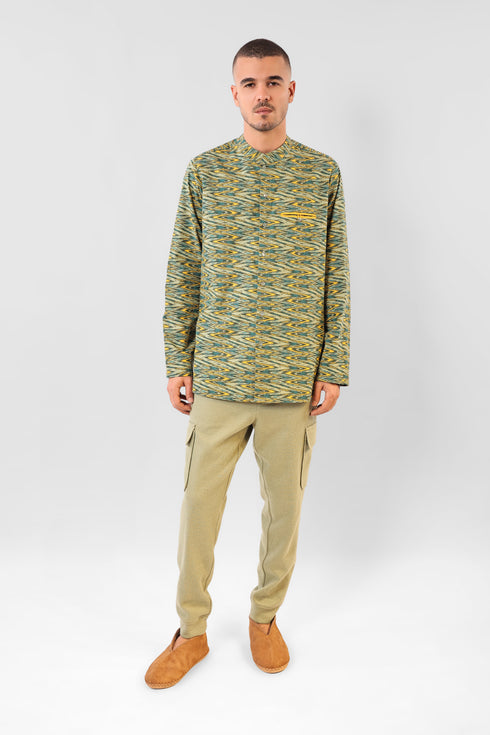Shirt in printed cotton with button down and front pocket