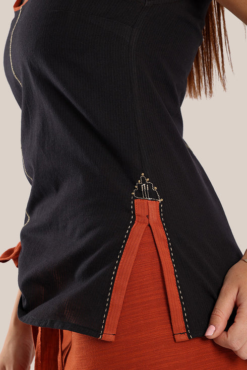 Sleeveless tank top with round front and back neckline