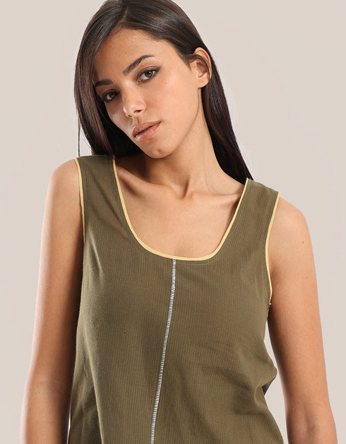 Sleeveless tank top with round front and back neckline
