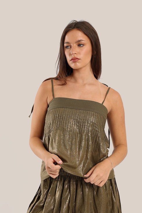 short top with tiny pleats  and thin adjustable straps
