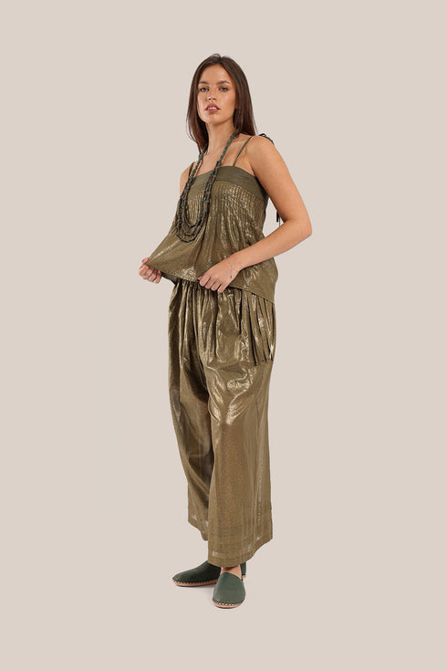 short top with tiny pleats  and thin adjustable straps