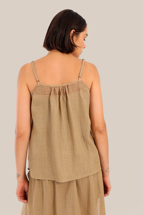 Sleeveless tank top with thin adjustable straps