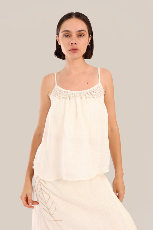 Sleeveless tank top with thin adjustable straps