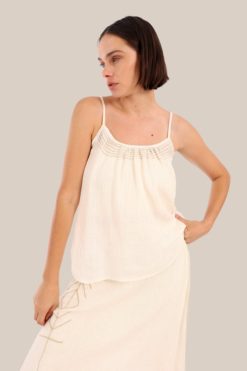 Sleeveless tank top with thin adjustable straps