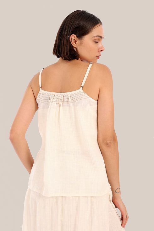 Sleeveless tank top with thin adjustable straps
