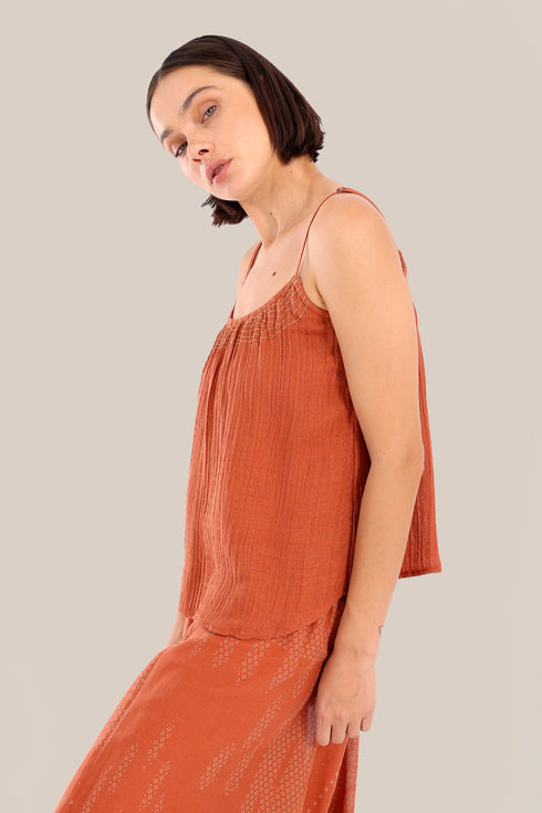 Sleeveless tank top with thin adjustable straps