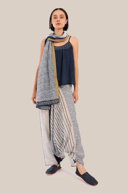 Sleeveless tank top with thin adjustable straps