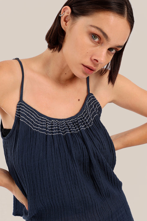 Sleeveless tank top with thin adjustable straps